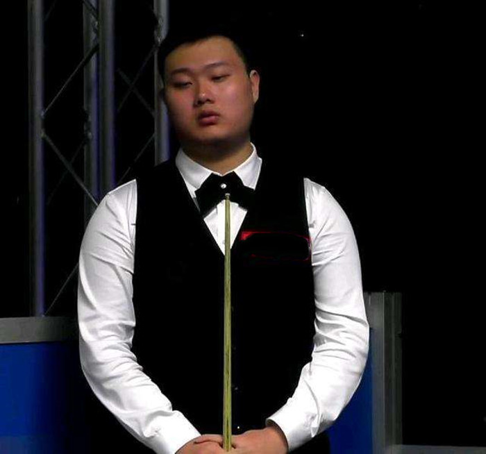 显得极其重 显得极其重