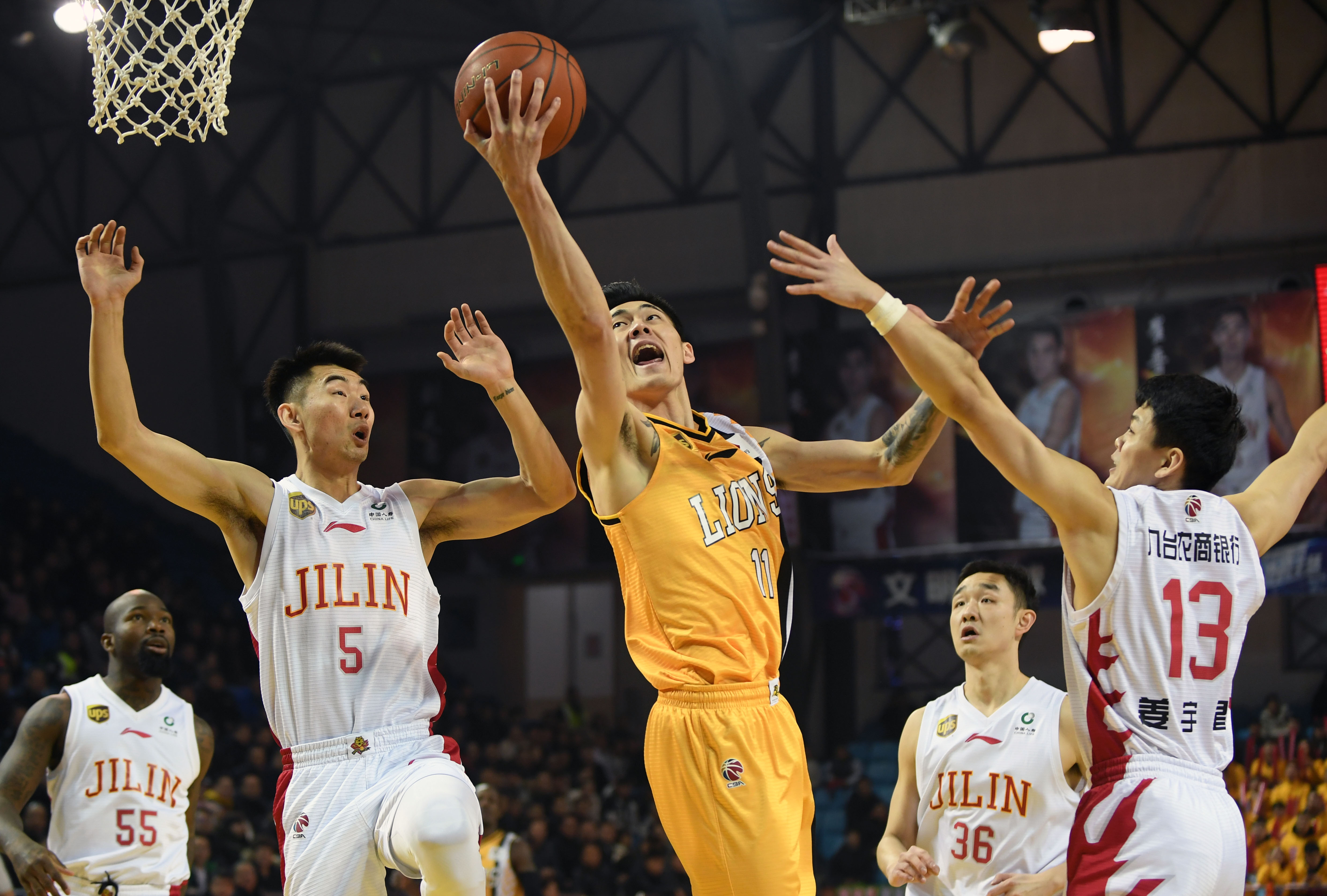 奇宣布因足 奇宣布因足